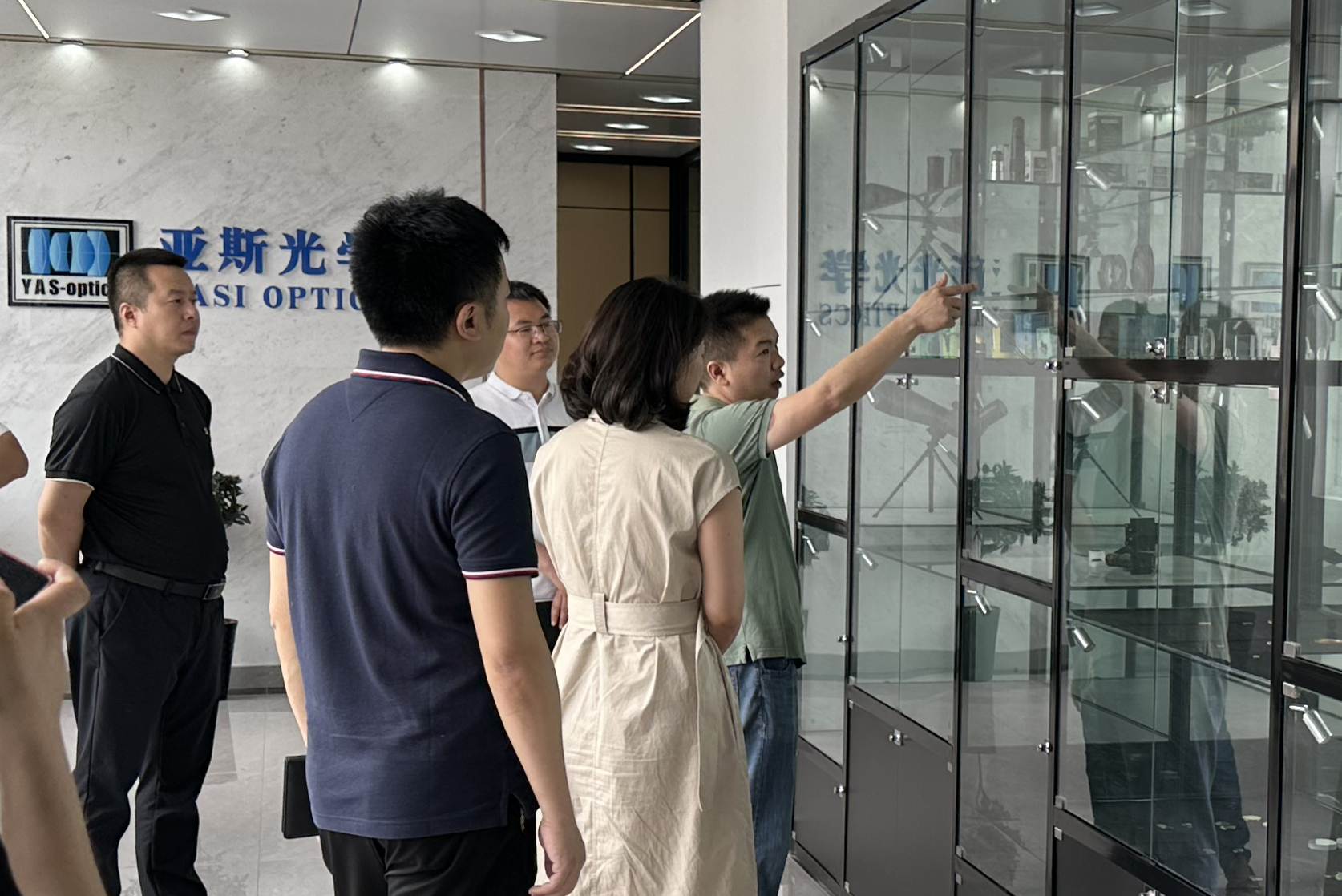 Delegation from Deyang Municipal Government Visits AS Optics, Exploring the Path of Technological Innovation